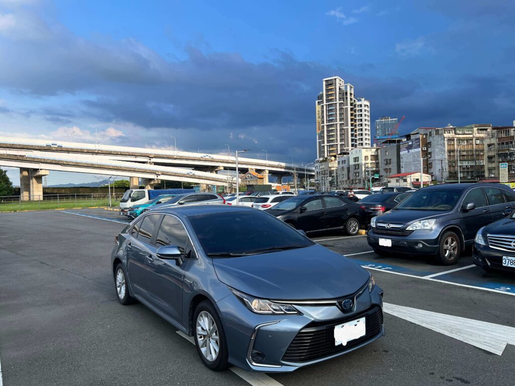 Toyota Corolla油電籃藍左前牌照己遮