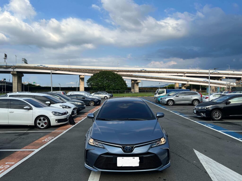 Toyota Corolla油電籃藍正面牌照己遮